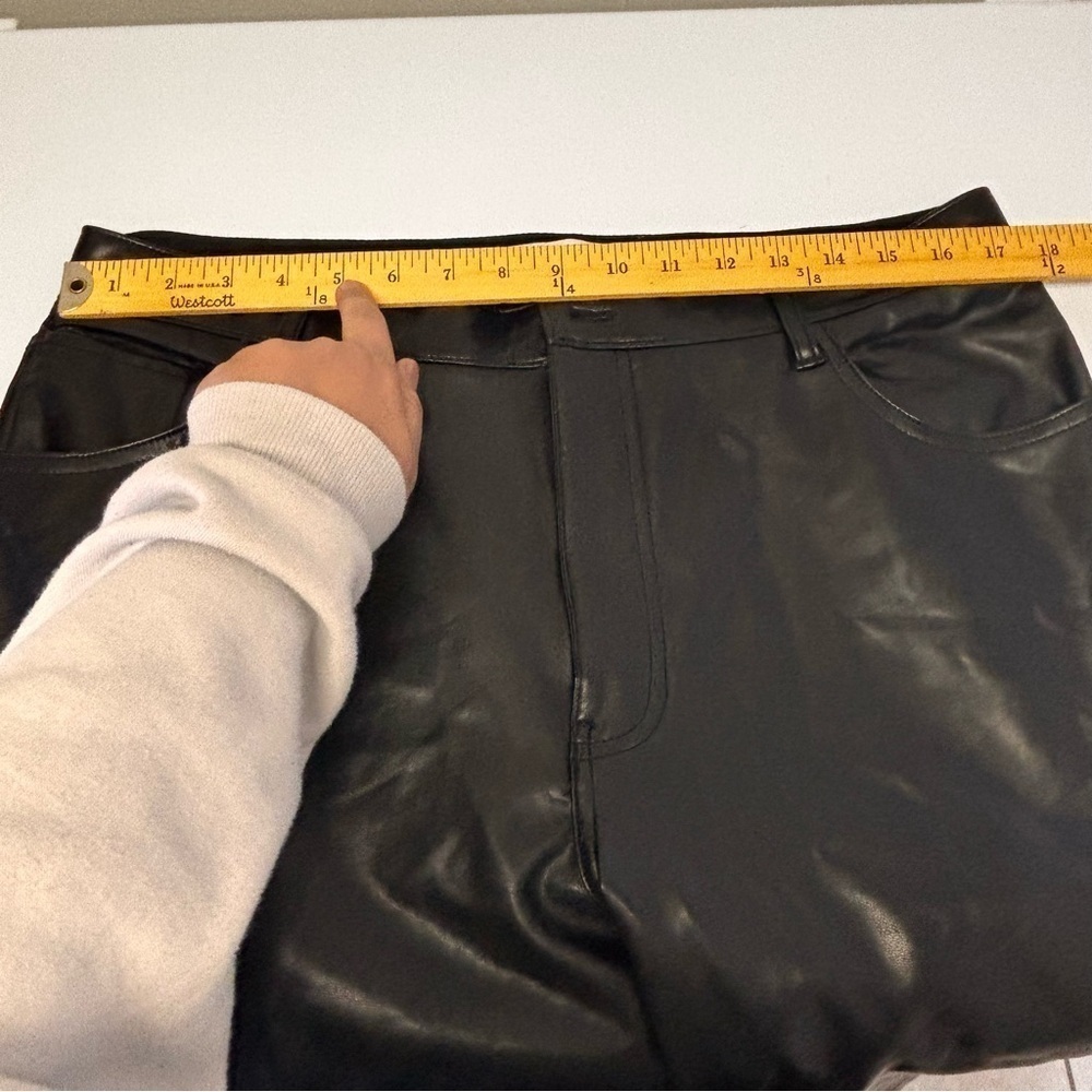 Abercrombie & Fitch 90’s Straight High Rise Vegan Leather Pants Women’s Size 33 - Picture 7 of 9